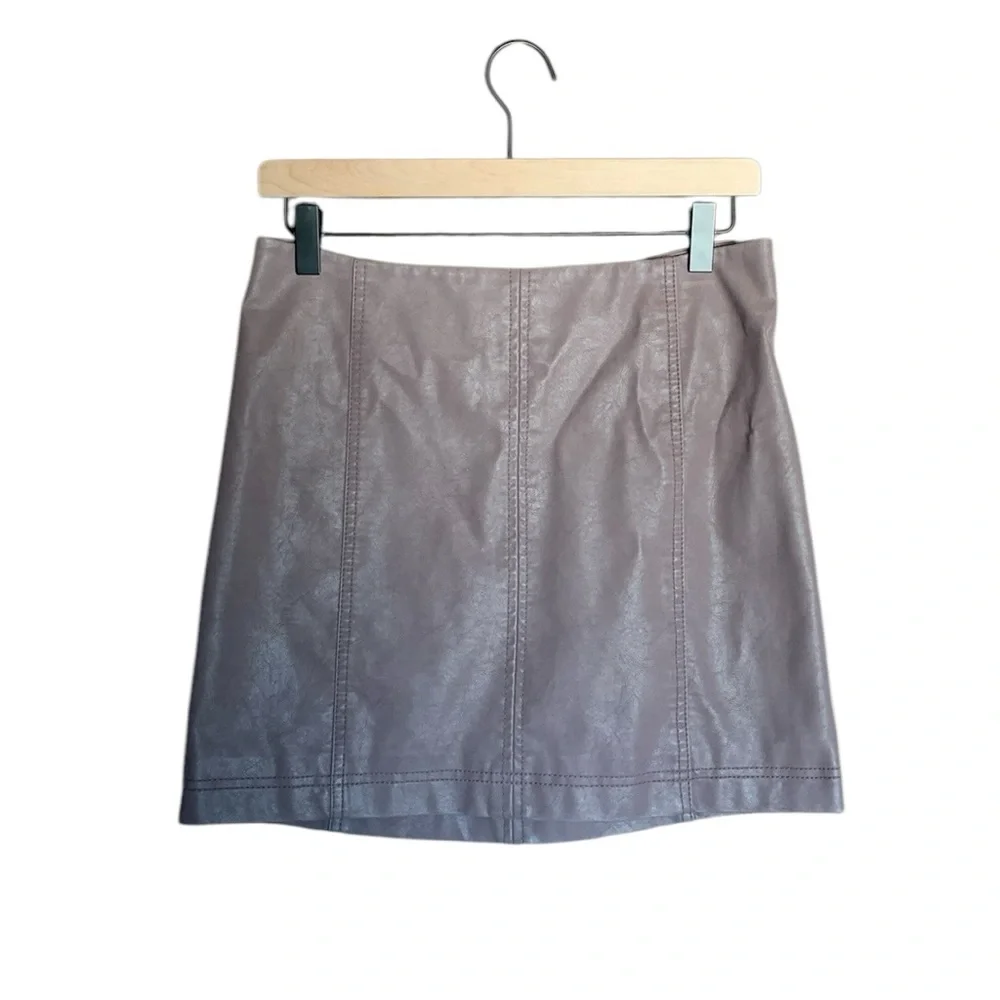 Mauve women’s Free People mini skirt faux leather size 6 punk concert clubbing
